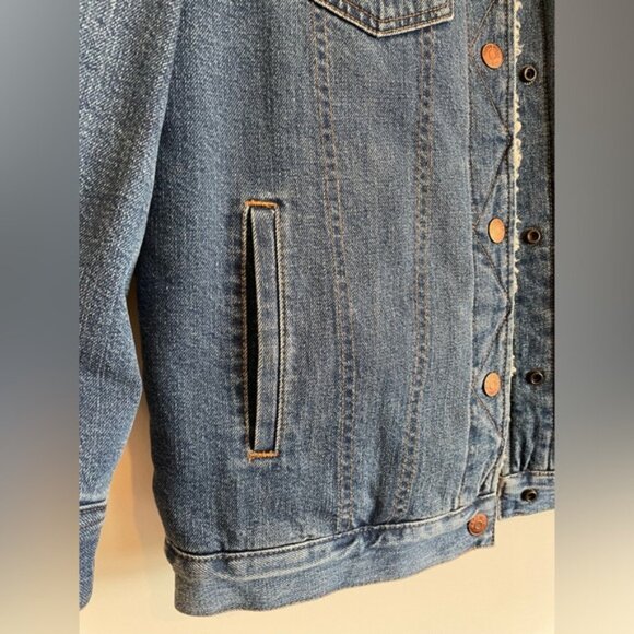 Madewell denim Sherpa lined boyfriend jacket, size XS (oversized). - Picture 3 of 9